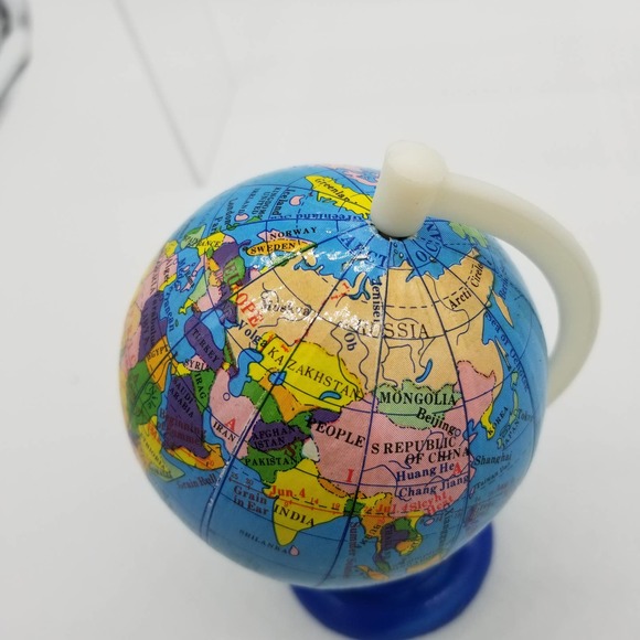 Vintage Novelty Pencil Sharpener World Globe Plastic Spins Desk Decor Office - Picture 6 of 8